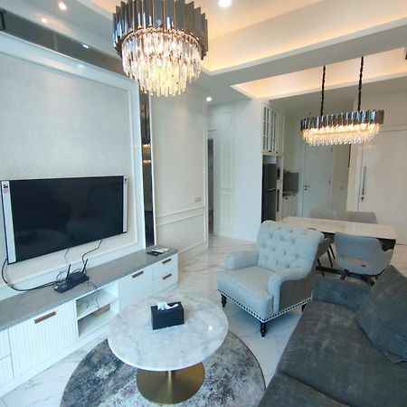 Super Penthouse Stmoritz Apartment, Lippomall Puri Indah Джакарта Екстериор снимка