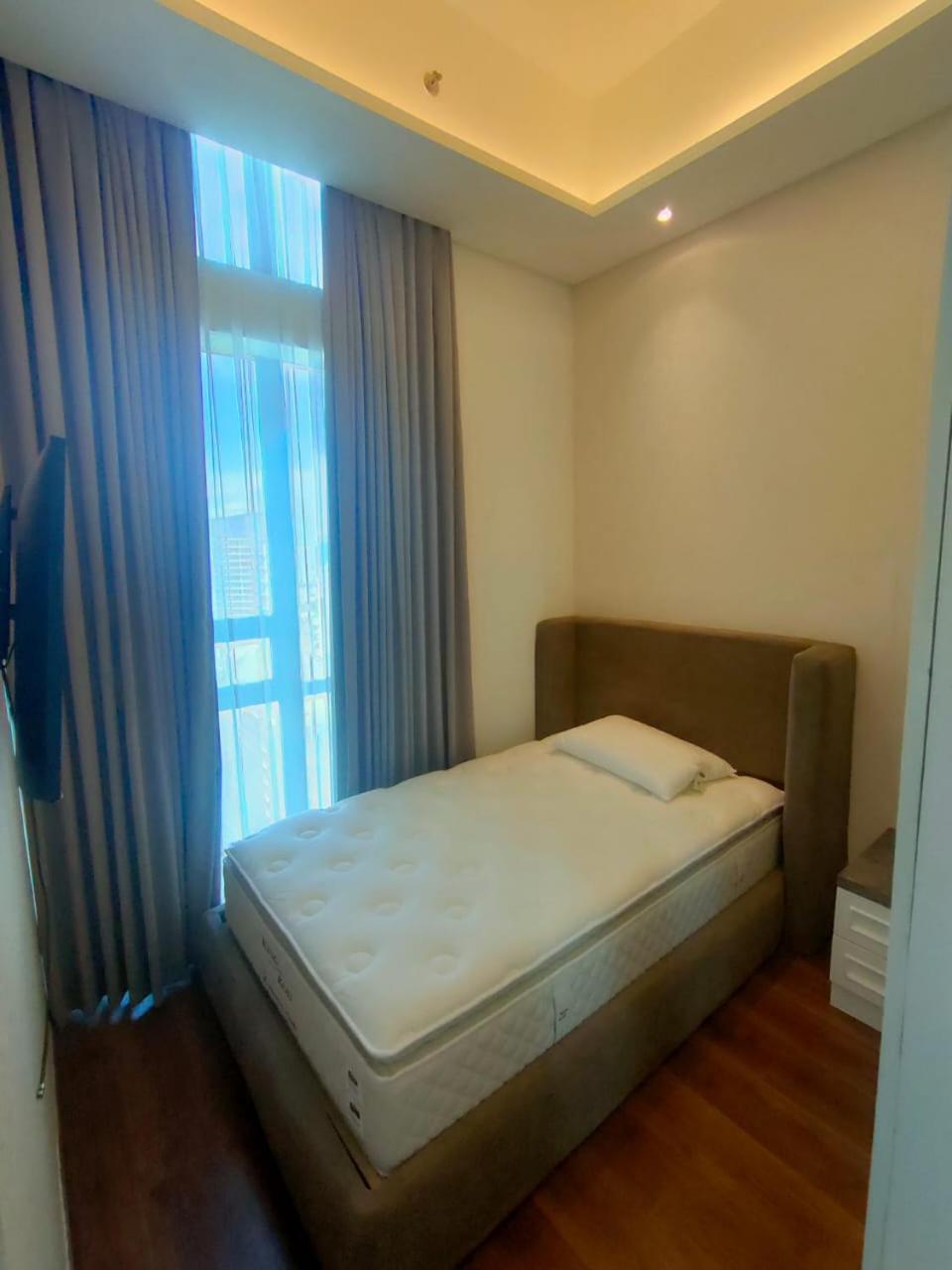 Super Penthouse Stmoritz Apartment, Lippomall Puri Indah Джакарта Екстериор снимка