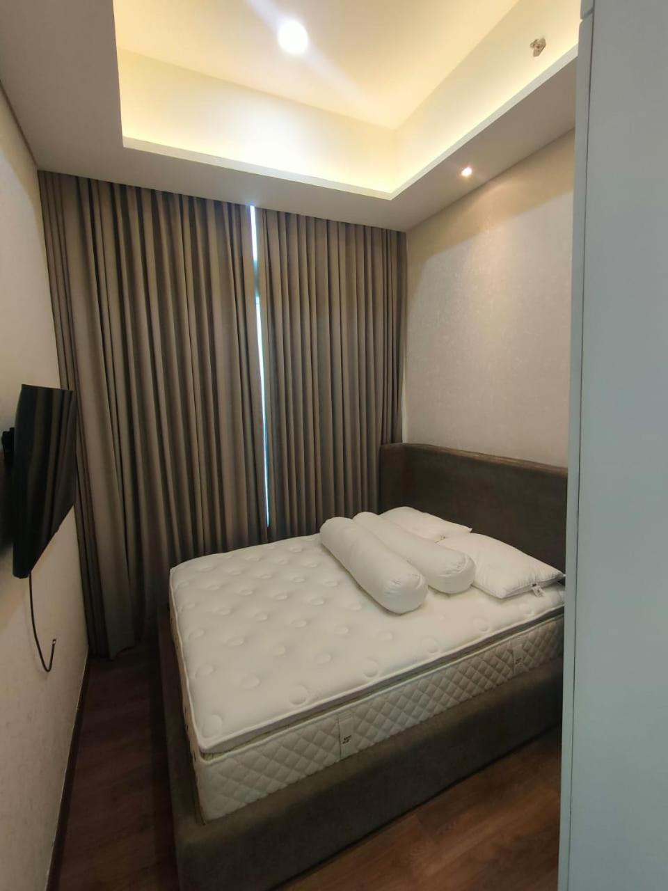 Super Penthouse Stmoritz Apartment, Lippomall Puri Indah Джакарта Екстериор снимка