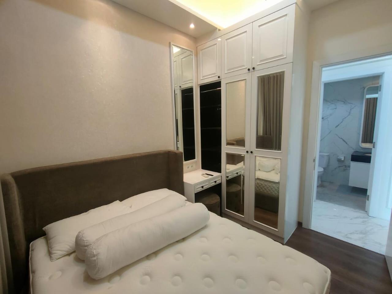 Super Penthouse Stmoritz Apartment, Lippomall Puri Indah Джакарта Екстериор снимка