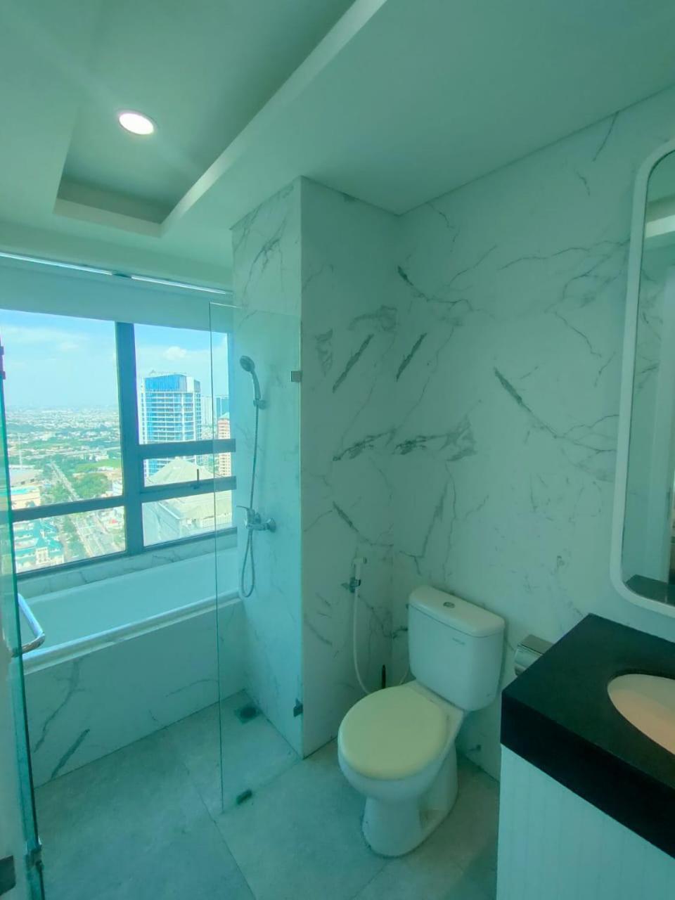 Super Penthouse Stmoritz Apartment, Lippomall Puri Indah Джакарта Екстериор снимка