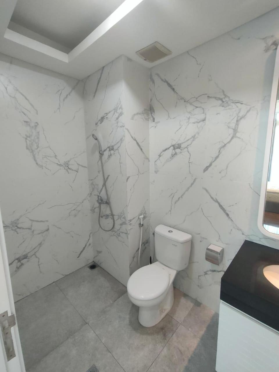 Super Penthouse Stmoritz Apartment, Lippomall Puri Indah Джакарта Екстериор снимка